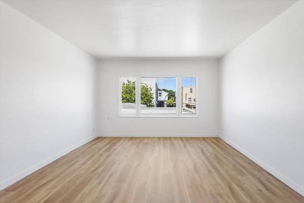 2BR/1BA Apartment on Webb Ave · Oakland photo 3