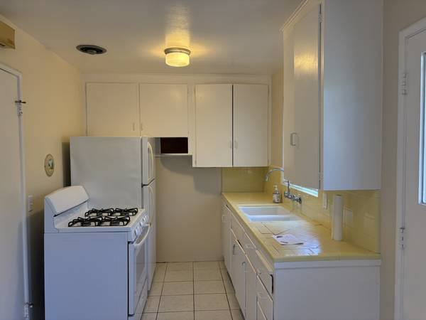 1BR/1BA Apartment · Stanford photo 3