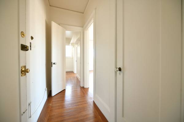 Nice studio apartment with modern fixtures and appliances photo 4