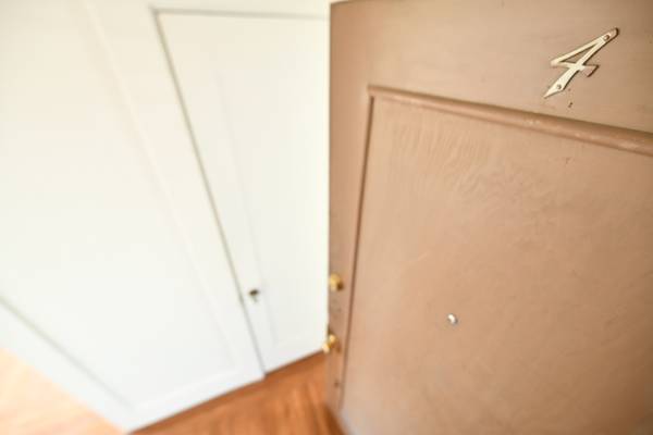 Nice studio apartment with modern fixtures and appliances photo 2