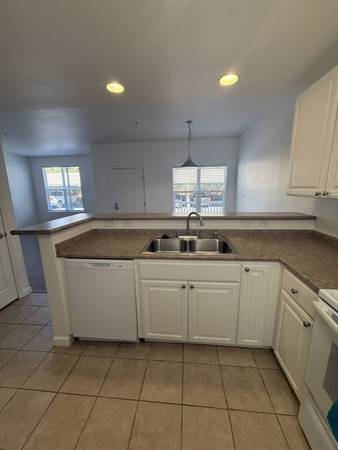2BR/2BA Townhouse · Gilroy photo 5