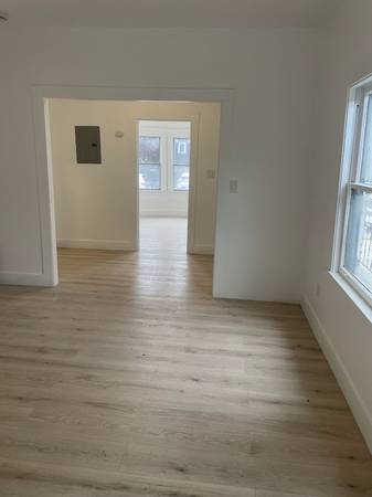 3BR/2BA Apartment · Oakland photo 5