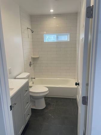 3BR/2BA Apartment · Oakland photo 3