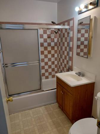 2BR/1BA Apartment on Mission Ave. · Richmond photo 4