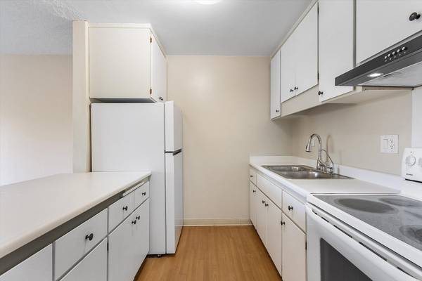 0BR/1BA Condo on Webster St · Alameda photo 3