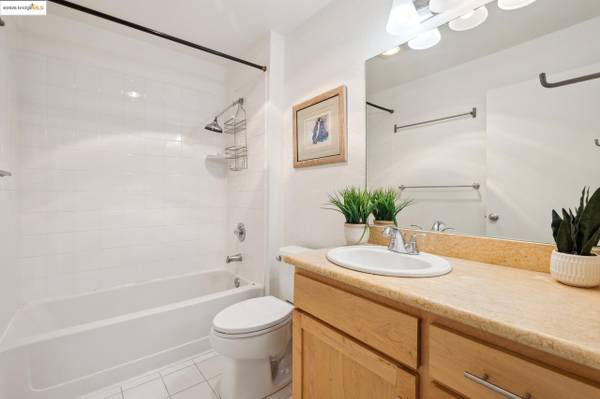 1BR/1BA Condo on Bayside Ct · Richmond photo 3