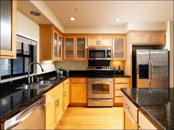 1BR/2BA Condo · Palo Alto photo 3