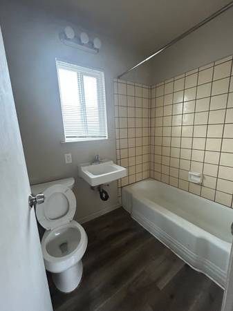 2BR/1BA Apartment on Blackburn Street · Santa Cruz photo 3