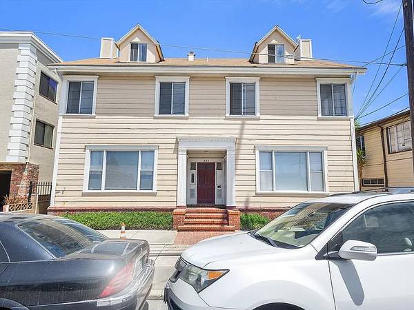 PACIFIC AVE 221 photo 2