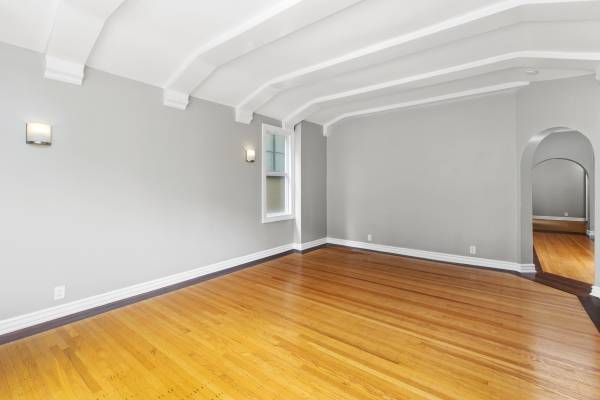 2BR/2BA Apartment on Broadway · San Francisco photo 2