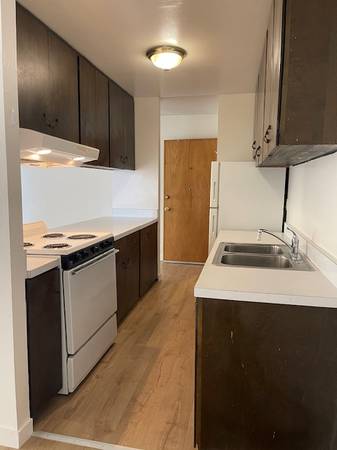 2BR/1BA Apartment · Berkeley photo 3