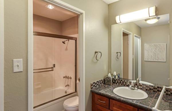 Apartments on Esplanade Ave · Daly City photo 5