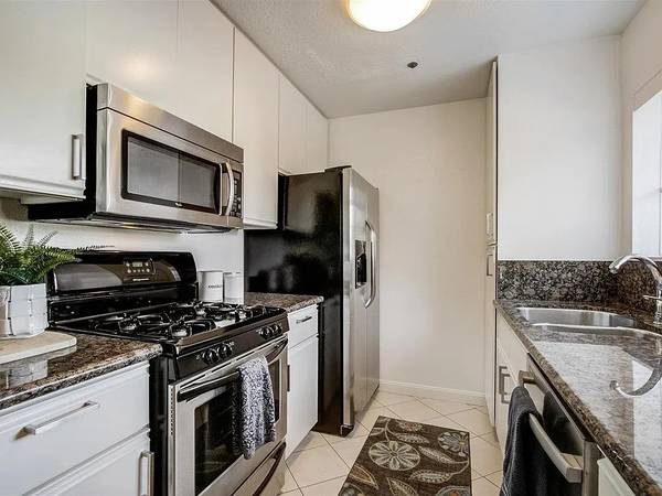 1 Bed, 1 Bath - Daly City/South Hill Condo - 2 Parking Spaces photo 4