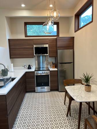 Berkeley Hills Beauty with Bay Views  Elegant Modern Living photo 2