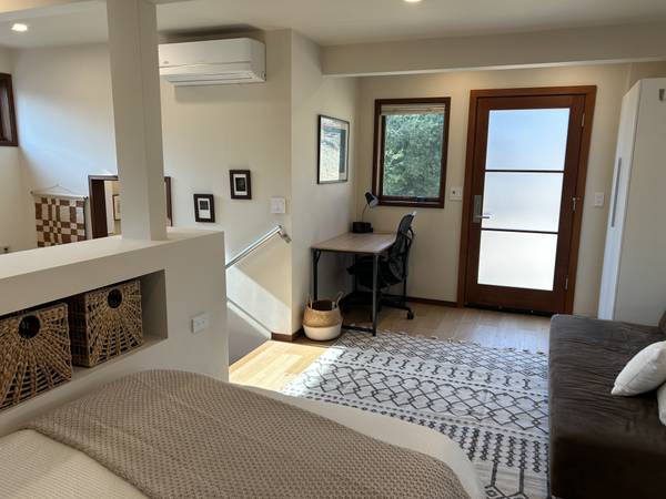Berkeley Hills Beauty with Bay Views  Elegant Modern Living photo 3