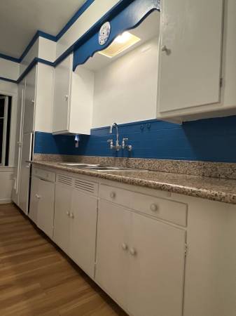 0BR/1BA Apartment · Oakland photo 5