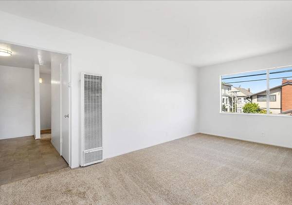 2BR/1BA Apartment on Pacific Ave · Oakland photo 2
