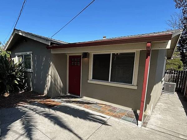2BR/1BA Single Family House on York St · Vallejo photo 2
