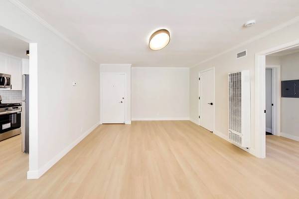 Apartments on Oak Grove Avenue Unit · Burlingame photo 3