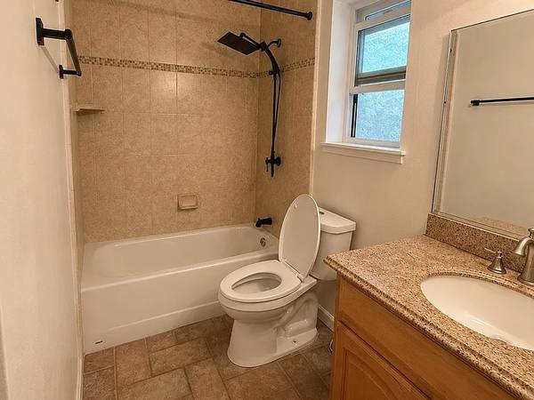 2BR/1BA Apartment on Gilbert Ave · Menlo Park photo 4