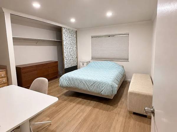 2BR/1BA Apartment on Gilbert Ave · Menlo Park photo 2