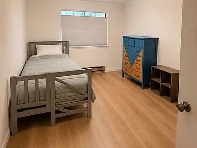 2BR/1BA Apartment on Gilbert Ave · Menlo Park photo 3