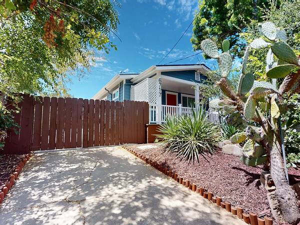 2BR/1BA Single Family House on Mokelumne Ave · Oakland photo 3