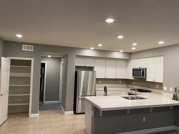 2BR/2BA Single Family House on Clover Cir · Milpitas photo 2