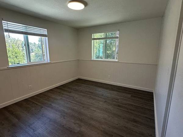 2BR/1BA Apartment on Carlmont Dr · Belmont photo 5