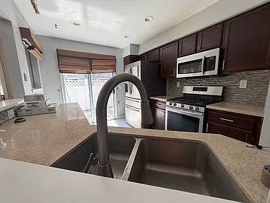 2BR/1BA Apartment on Caprice Cmn · Fremont photo 4