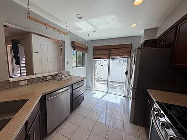 2BR/1BA Apartment on Caprice Cmn · Fremont photo 3