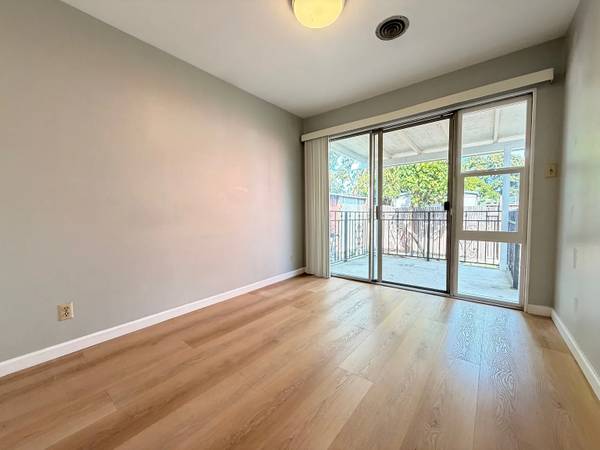 2BR/1BA Duplex on Saturn Dr · San Leandro photo 2