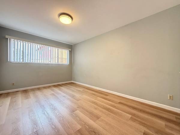 2BR/1BA Duplex on Saturn Dr · San Leandro photo 4