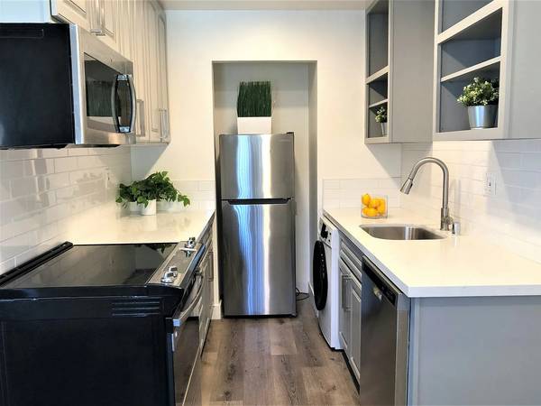 Apartments on San Luisito Way · Sunnyvale photo 2