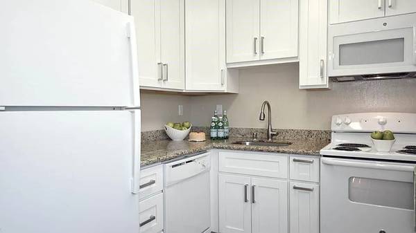 Apartments on La Grande Dr · Cupertino photo 2