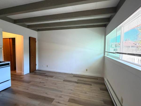 0BR/1BA Apartment · Larkspur photo 2