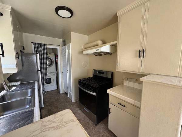 1BR/1BA Duplex on 61st St · Emeryville photo 2
