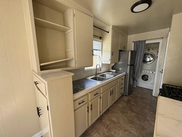 1BR/1BA Duplex on 61st St · Emeryville photo 3