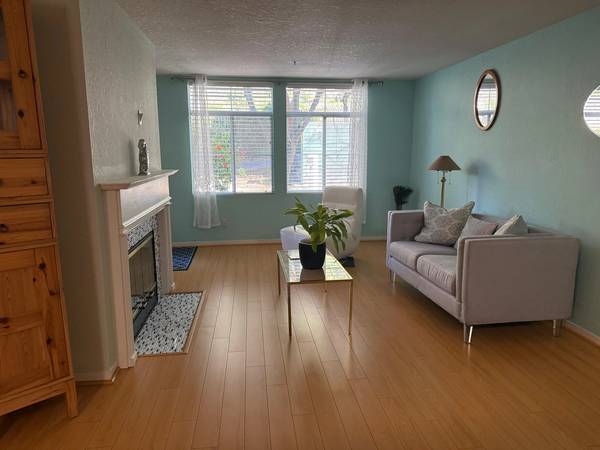 2BR/2BA Condo on Pierce Street · Albany photo 5