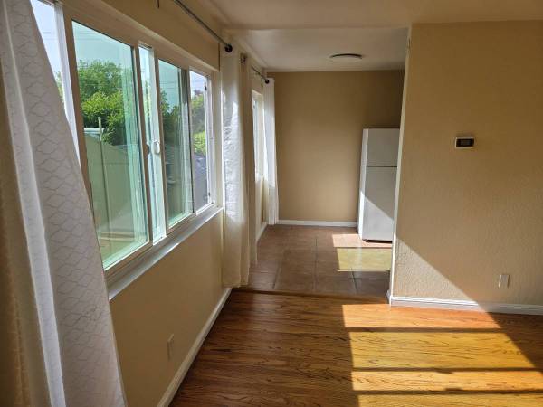 2BR/1BA Apartment on Oregon St Near Mcgee · Berkeley photo 2