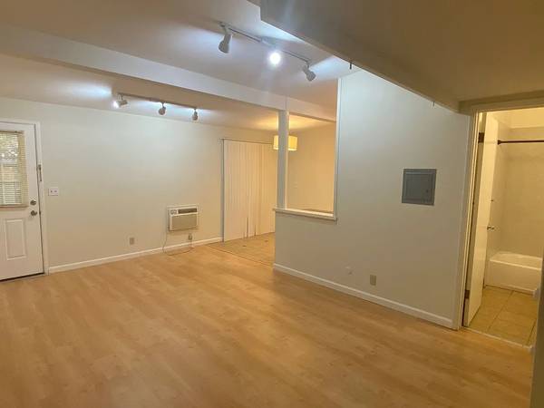 1BR/1BA Apartment · Mountain View photo 4