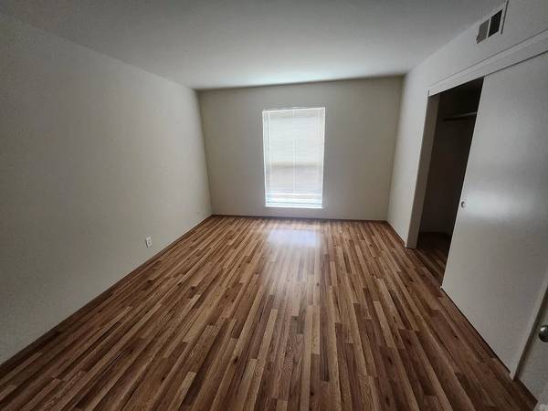 1BR/1BA Apartment · Mountain View photo 3
