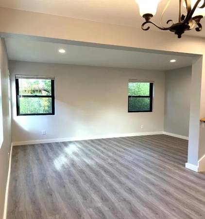 Beautifully Furnished 2 Bedroom Cottage With Private Patio photo 3