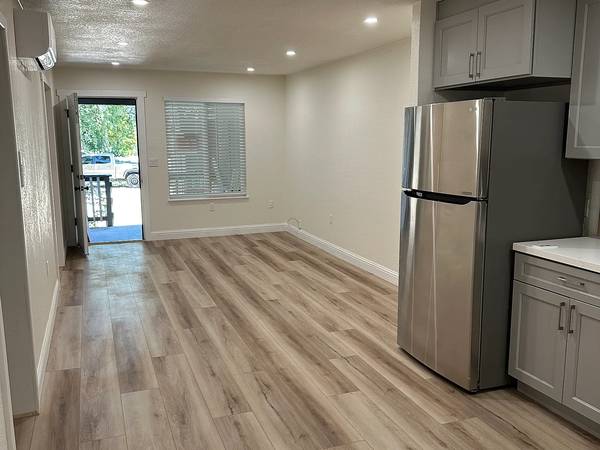 2BR/1BA Apartment on Pine St · Napa photo 4