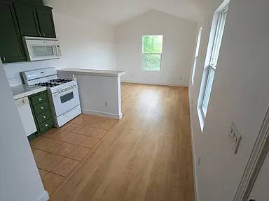 1BR/1BA Apartment · Ridgewood photo 3