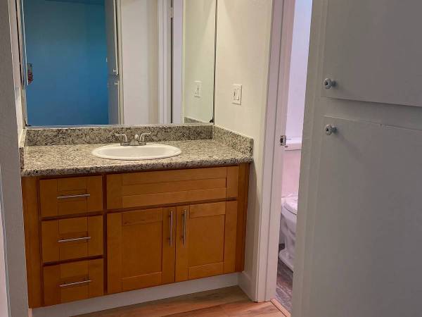 1BR/1BA Apartment · Elmhurst photo 3