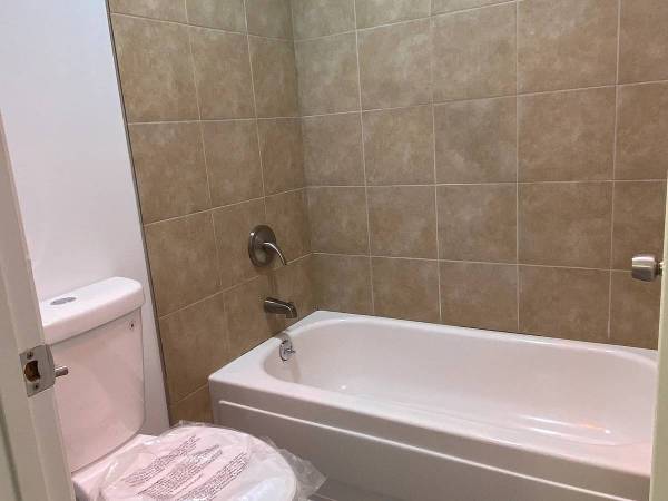 1BR/1BA Apartment · Elmhurst photo 4