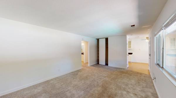 2BR/1BA Single Family House on Happy Ln · Boyes Hot Springs photo 4