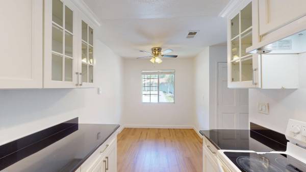 2BR/1BA Single Family House on Happy Ln · Boyes Hot Springs photo 2