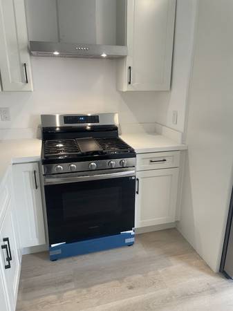 3BR/2BA Apartment · Oakland photo 3